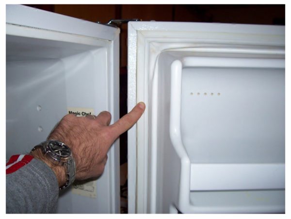 как поменять уплотнительную резинку в холодильнике