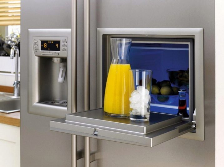 двухдверный холодильник с ледогенератором