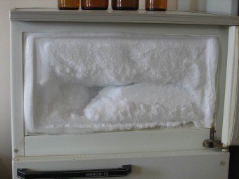 как размораживать старый холодильник
