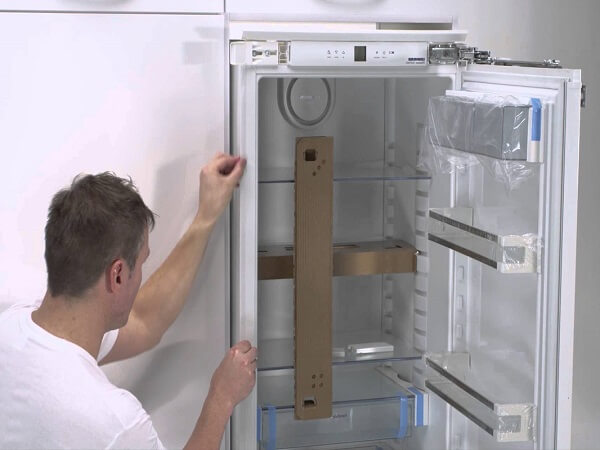 как установить встраиваемый холодильник