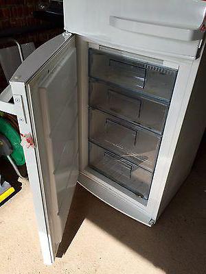 почему холодильник размораживается сам